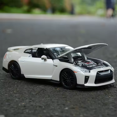 Bburago 1:24 2017 Nissan GT-R Model
